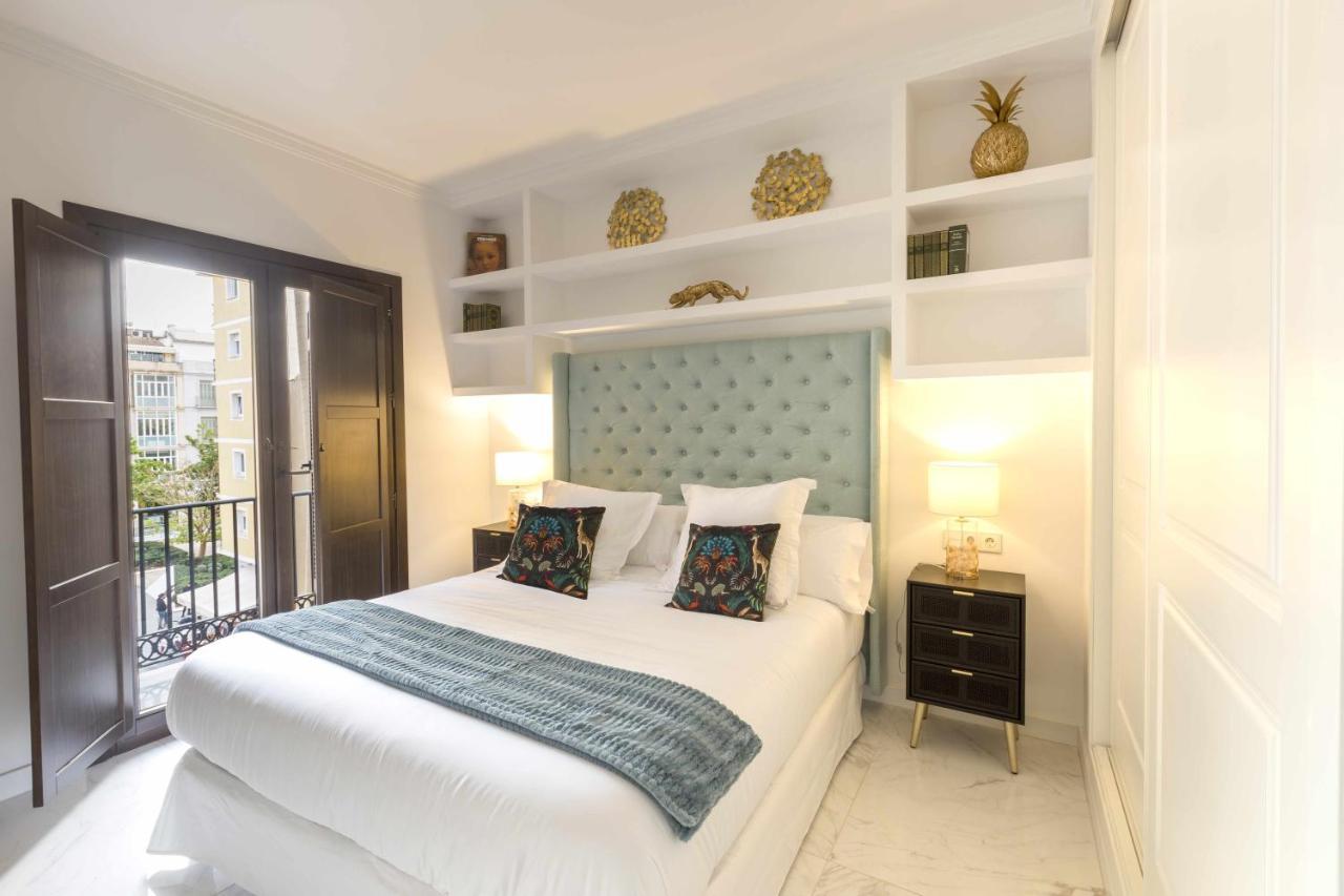 The Clock House Luxury Urban Suites Малага Номер фото